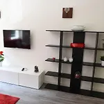Le Rondinelle דירה